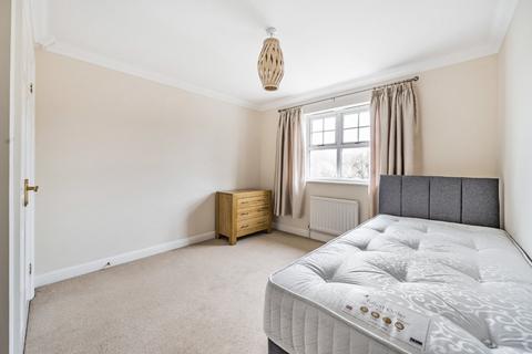 5 Highlands, Farnham Common, Slough, SL2 3JR