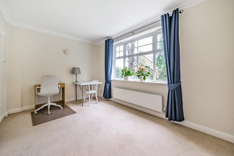5 Highlands, Farnham Common, Slough, SL2 3JR