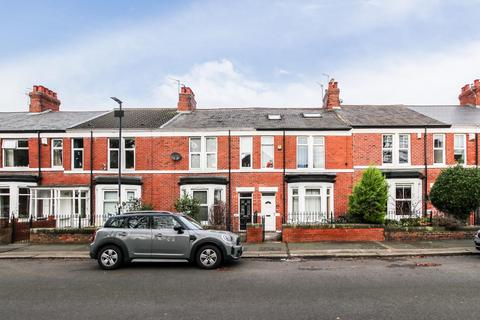 4 bedroom terraced house for sale, Sandringham Avenue, Forest Hall, NE12