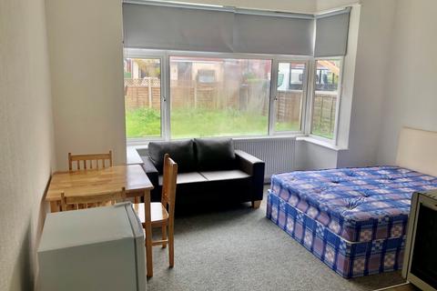 Studio to rent, Gayton Road, Harrow HA1