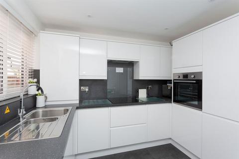 2 bedroom flat for sale, Luton Avenue, Broadstairs, CT10