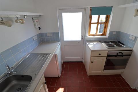 2 bedroom detached house to rent, Bosvigo Road, Truro