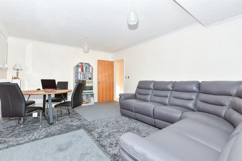 2 bedroom apartment for sale, The Lakes, Larkfield, Kent