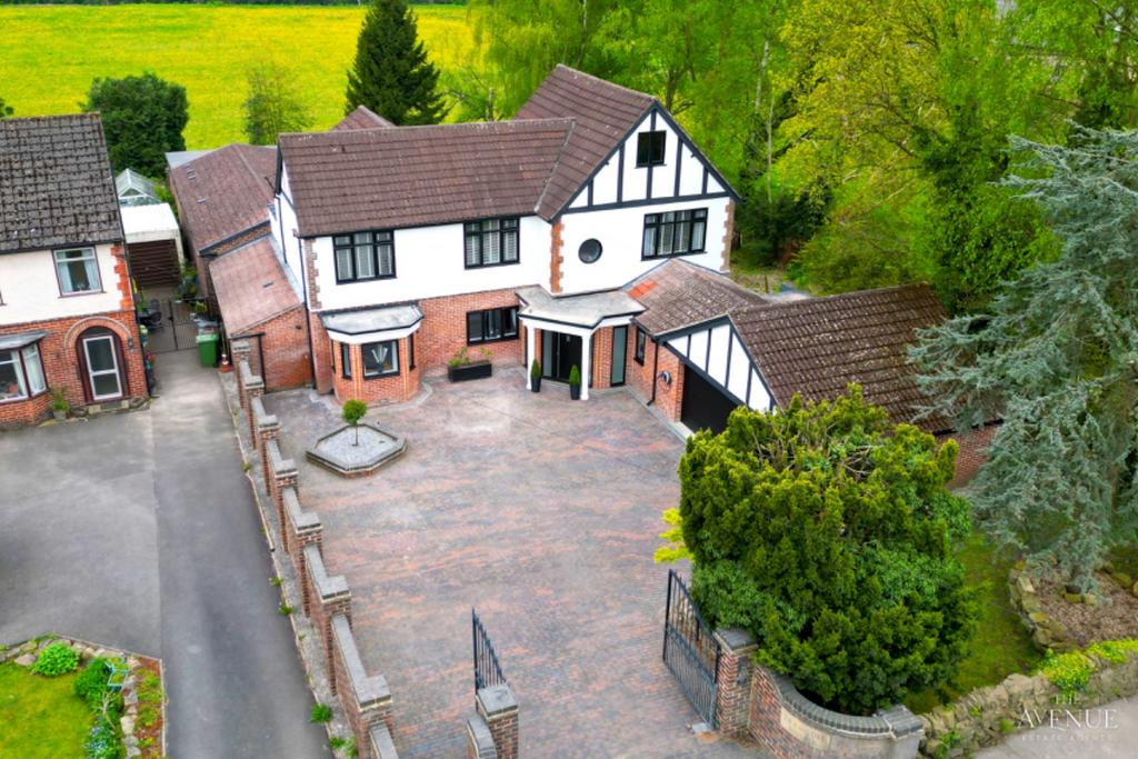 Matlock Road, Ambergate, Belper... 6 bed detached house - £800,000