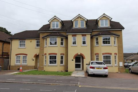 2 bedroom flat to rent, Manor Road, Romford RM1