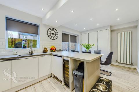 39 Beard Crescent, New Mills, High Peak, SK22 4LJ