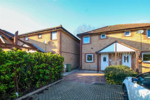 2 bedroom semi-detached house to rent, Wheatcroft, Beanhill