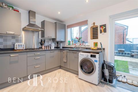 43 Swift Drive, Farington, Leyland, PR25 3DG