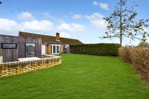 2 bedroom bungalow for sale, Holliers Close, Chinnor OX39