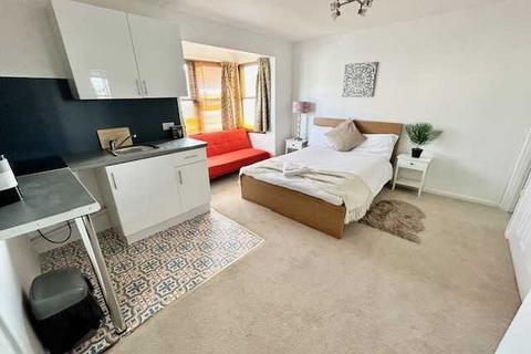 Studio to rent, Sackville Road, Room 5, Brighton