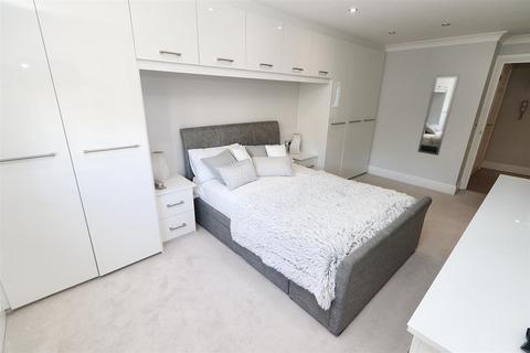 8 Coleridge Way, Borehamwood, WD6 2AR