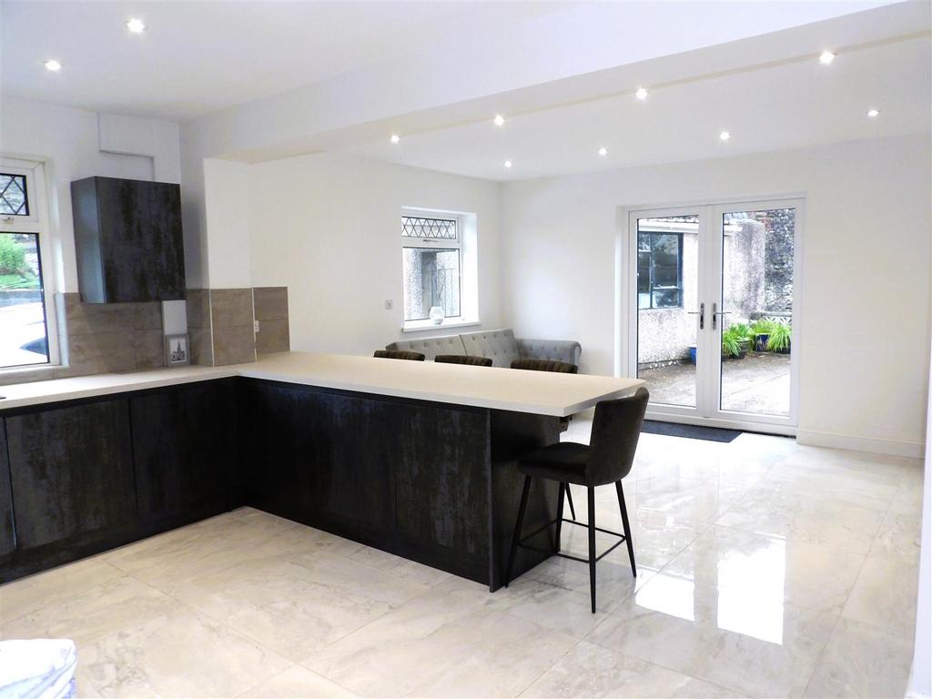 Open -Concept kitchen