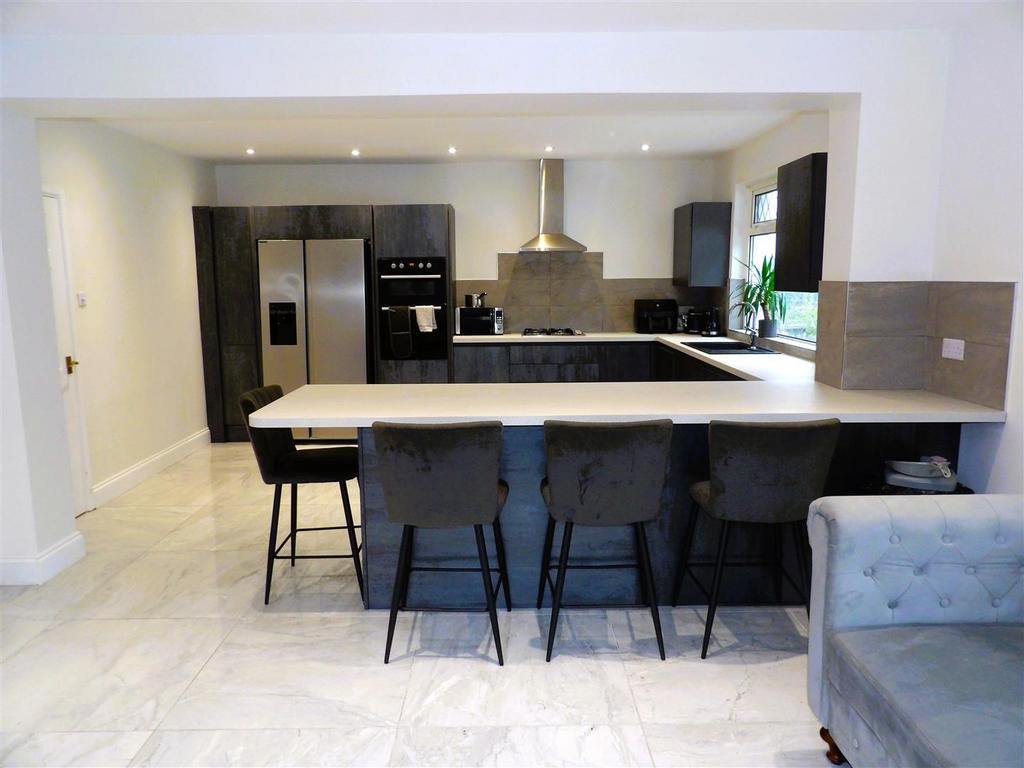 Open -Concept kitchen