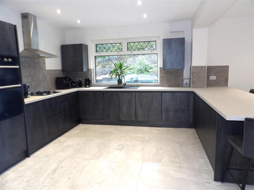 Open -Concept kitchen