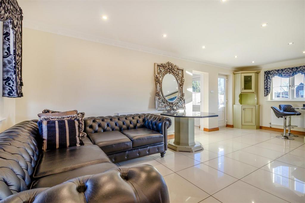 8630613-interior21.jpg