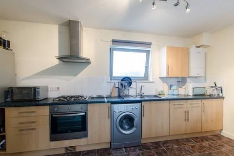 1 bedroom flat to rent, Roupell Road, Streatham, London, SW2