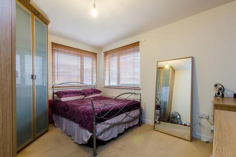 1 bedroom flat to rent, Roupell Road, Streatham, London, SW2