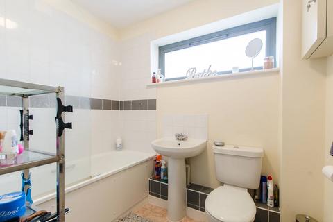 1 bedroom flat to rent, Roupell Road, Streatham, London, SW2