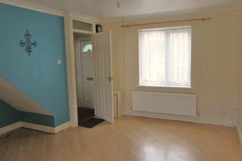 2 bedroom terraced house to rent, Sycamore Close, Pinewood, IP8