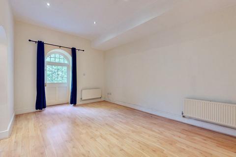 2 bedroom apartment to rent, West Park Road, Southall, UB2