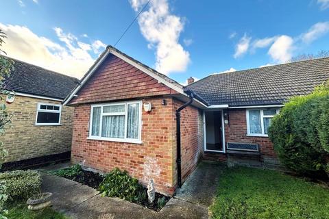 2 bedroom detached bungalow to rent, Egley Drive, Woking GU22