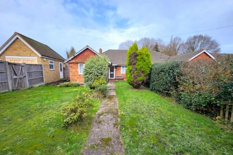 2 bedroom detached bungalow to rent, Egley Drive, Woking GU22