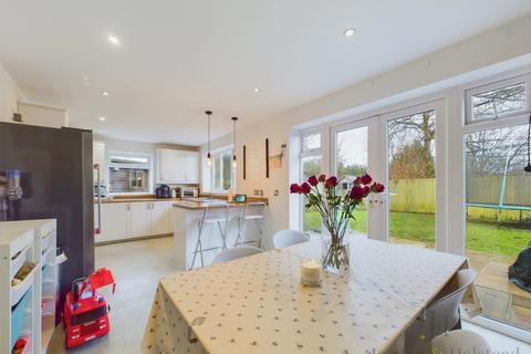 4 bedroom semi-detached house for sale, Chestnut Close, Cheshire CH2