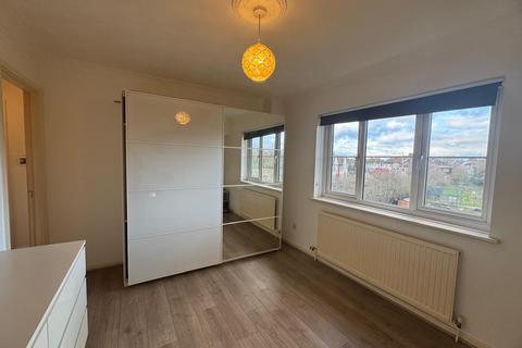 1 bedroom flat to rent, Chadview Court, Chadwell Heath Lane, Romford, Essex, RM6