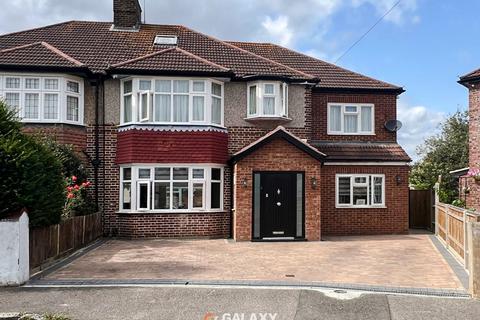 Burns Way, Hounslow, Greater London, TW5