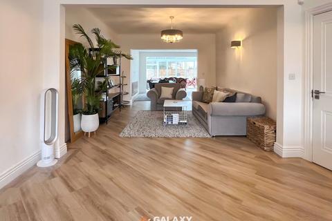 116 Burns Way, Hounslow, TW5 9BB