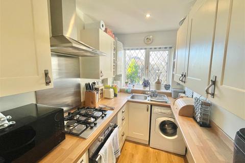 2 bedroom house to rent, Orchard Close, Plymouth PL7