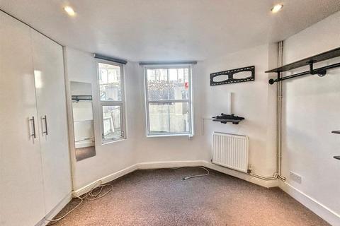 1 bedroom flat for sale, Cavendish Place, Eastbourne