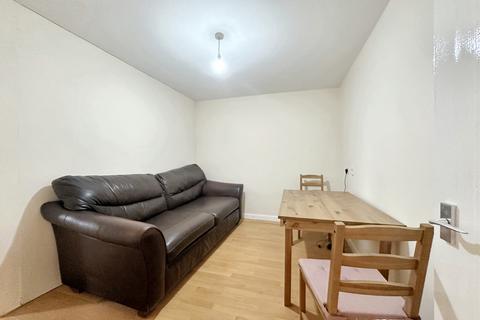 2 bedroom flat to rent, Whitehall Road, Uxbridge, Greater London