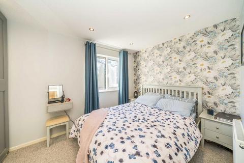 14 Haygreen Close, Kingston Upon Thames, KT2 7TS
