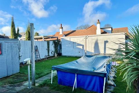 3 bedroom bungalow for sale, Vardon Drive, Leigh-on-Sea, Essex, SS9