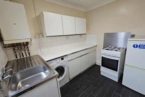 1 bedroom maisonette for sale, Lambourne Road, Barking, IG11