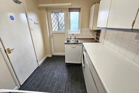 1 bedroom maisonette for sale, Lambourne Road, Barking, IG11