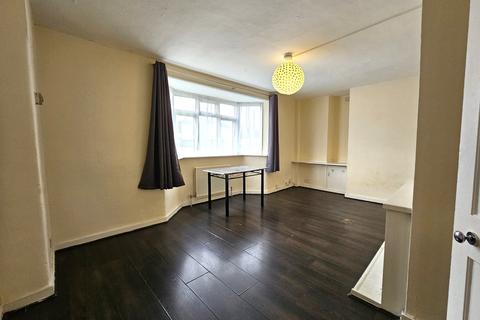 1 bedroom maisonette for sale, Lambourne Road, Barking, IG11