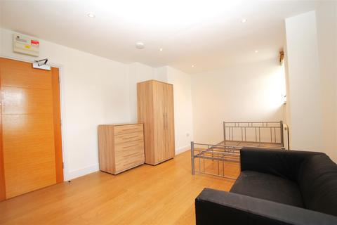 Studio to rent, Quayside House, Abbey Road, Barking