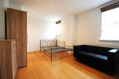 Studio to rent, Quayside House, Abbey Road, Barking