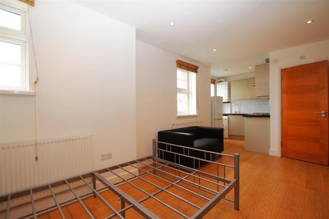 Studio to rent, Quayside House, Abbey Road, Barking