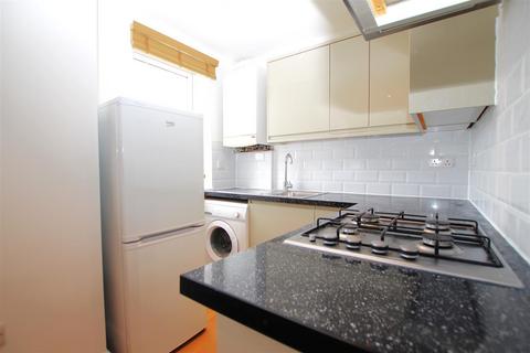 Studio to rent, Quayside House, Abbey Road, Barking