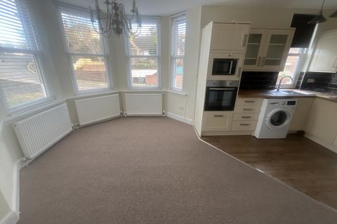 2 bedroom flat to rent, Amherst Road, Bexhill-on-Sea TN40