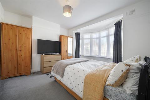 2 bedroom maisonette to rent, Braemar Avenue, London