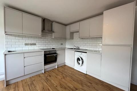 3 bedroom apartment to rent, Beverley Way, London SW20