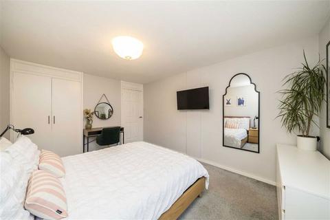 2 bedroom end of terrace house for sale, Swallow Close, London SE14