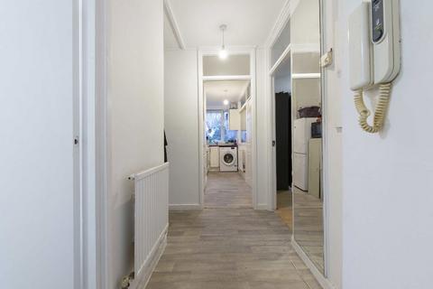 1 bedroom flat for sale, St. Thomas's Square, London E9