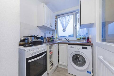 1 bedroom flat for sale, St. Thomas's Square, London E9