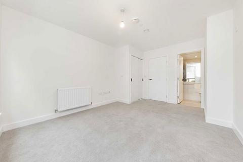 2 bedroom flat to rent, Green Street, London NW10