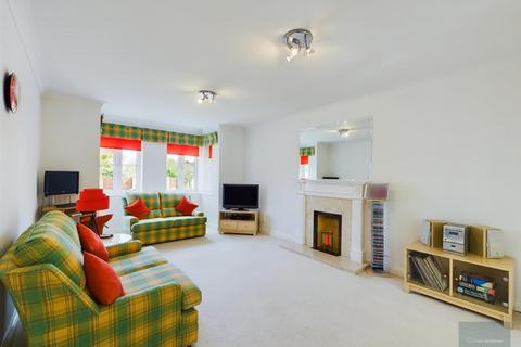 27 Salter Close, Trowbridge, BA14 7TD